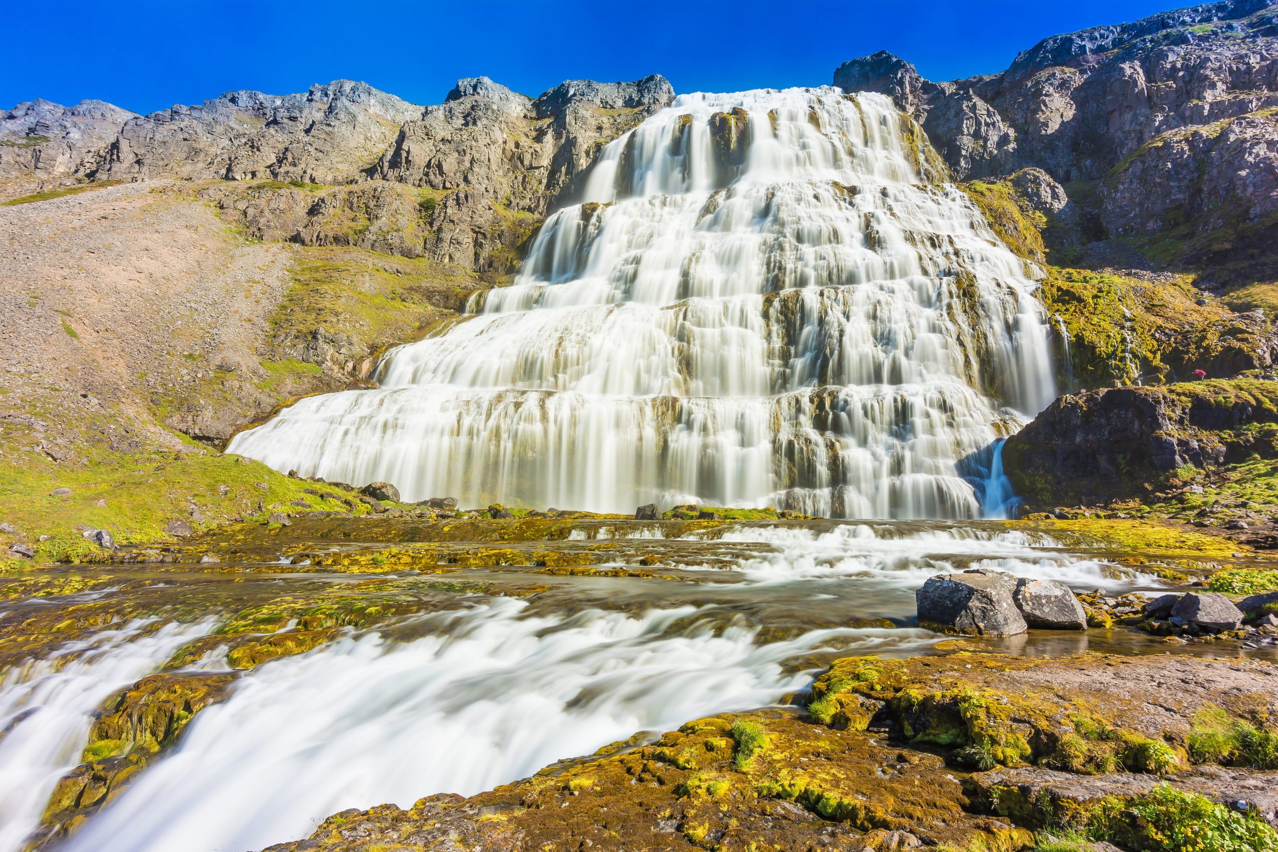 冰岛西峡湾丁扬迪瀑布